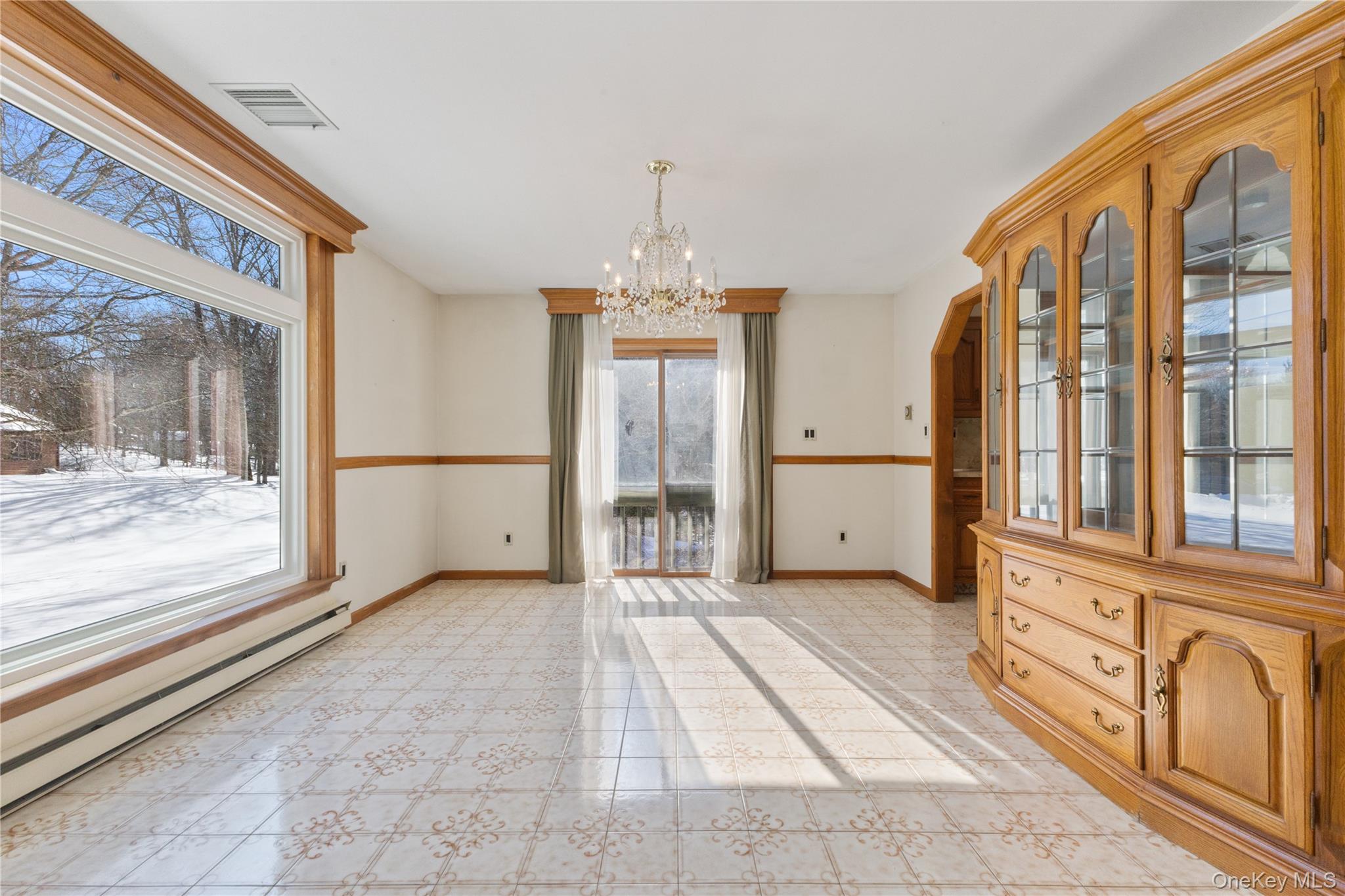 7 Cimarron Road Putnam Valley, NY 10579 - Photo 17 of 50 Spacious dining room