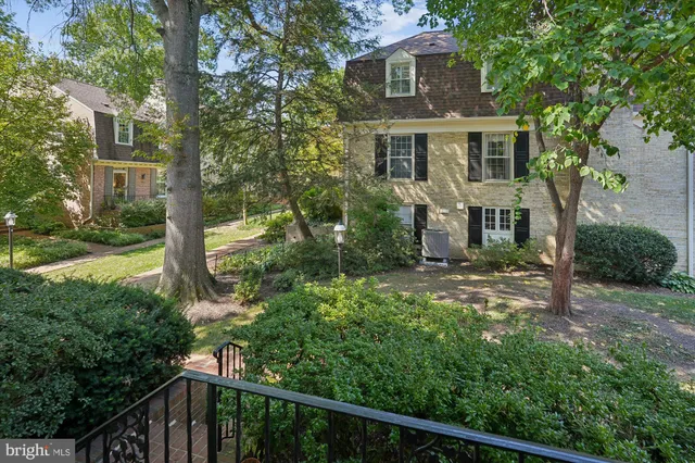 $755,000 | 10904 Wickshire Way, Unit F3, Rockville, MD 20852