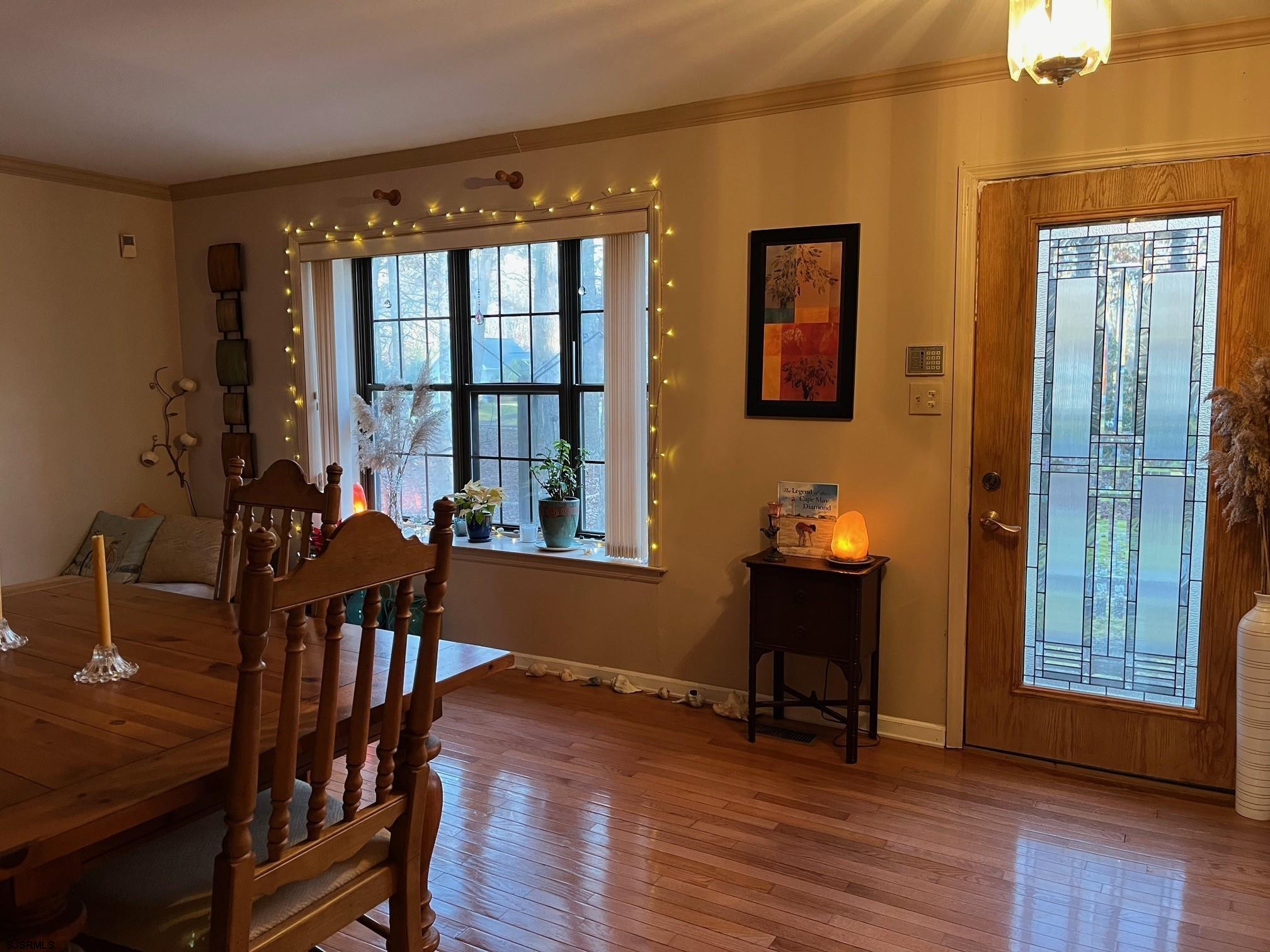 15 East Sunrise Road Woodbine, NJ 08270 - Photo 21 of 23 a living room with furniture and a window