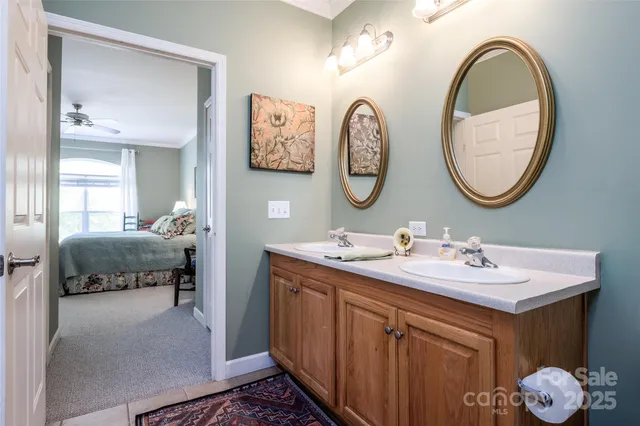 a en suite bathroom with a shower