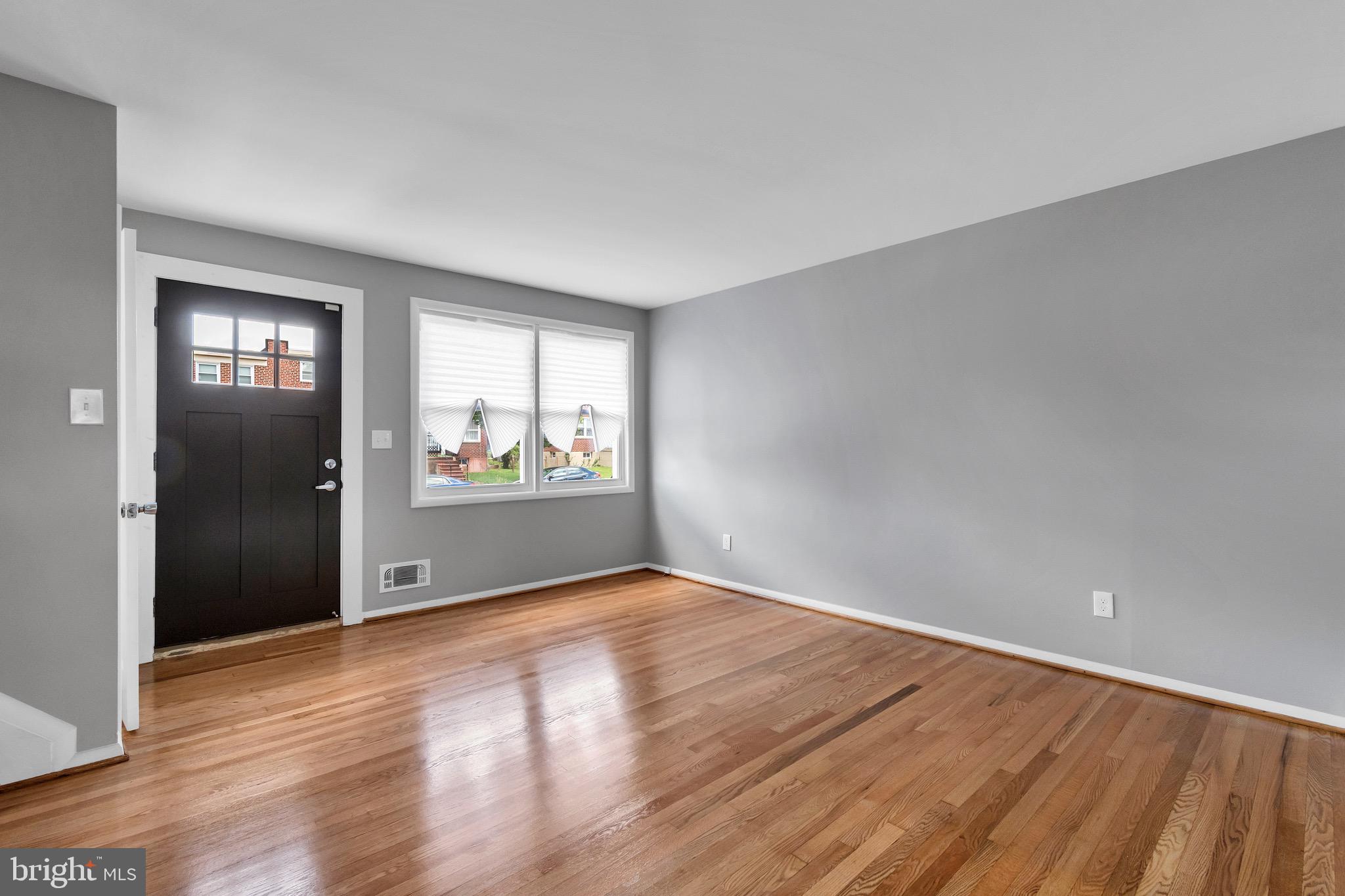 4223 Labyrinth Road Baltimore, MD 21215 - Photo 4 of 25 Living Room