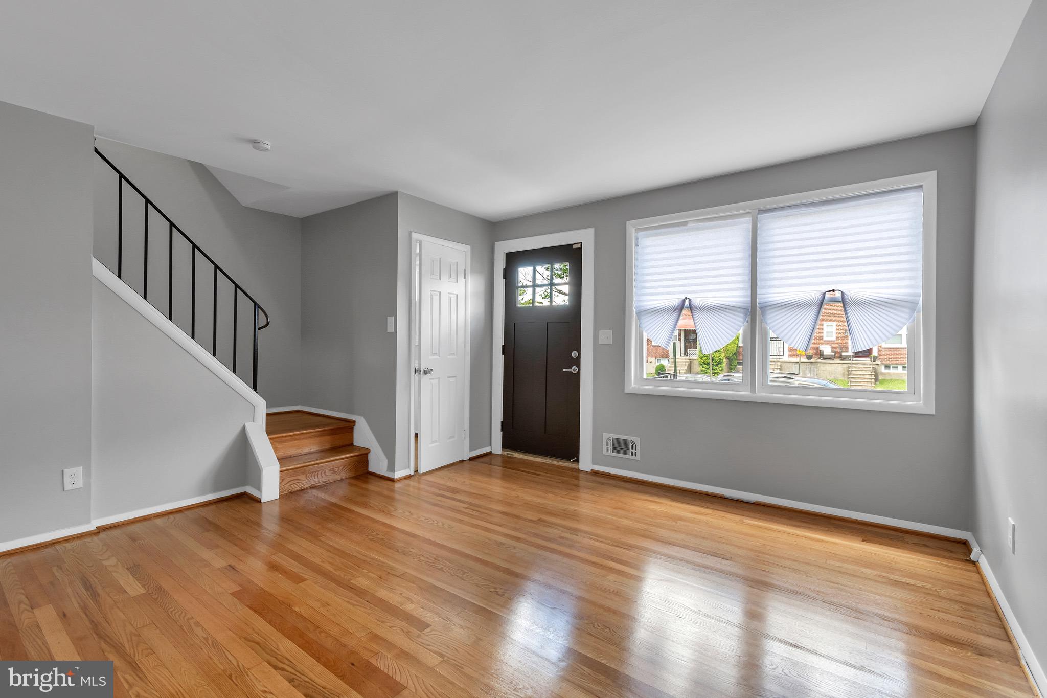 4223 Labyrinth Road Baltimore, MD 21215 - Photo 5 of 25 Living Room