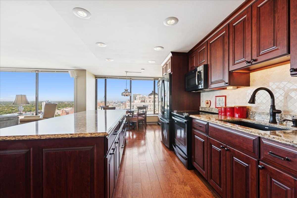 5455 North Sheridan Road, Unit 26122615 Chicago, IL 60640 - Photo 18 of 27