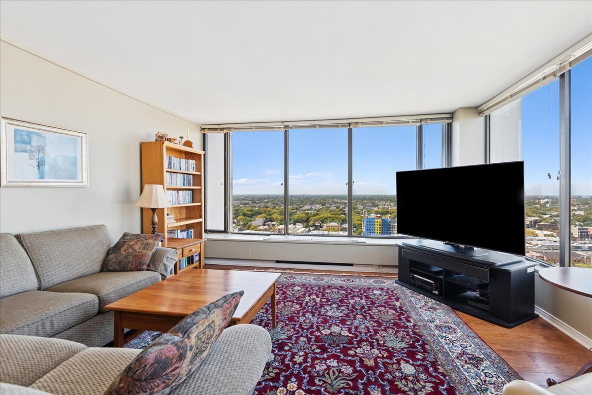 5455 North Sheridan Road, Unit 26122615 Chicago, IL 60640 - Photo 6 of 27