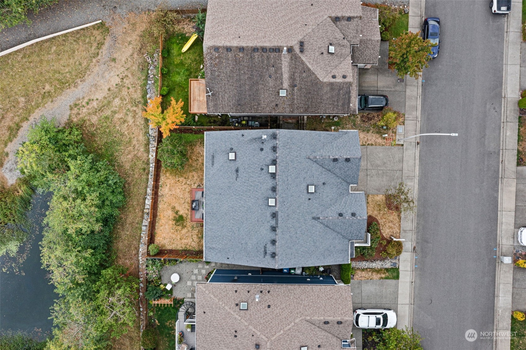 906 Jericho Place Northeast Renton, WA 98059 - Photo 38 of 39 an aerial view of residential houses with outdoor space