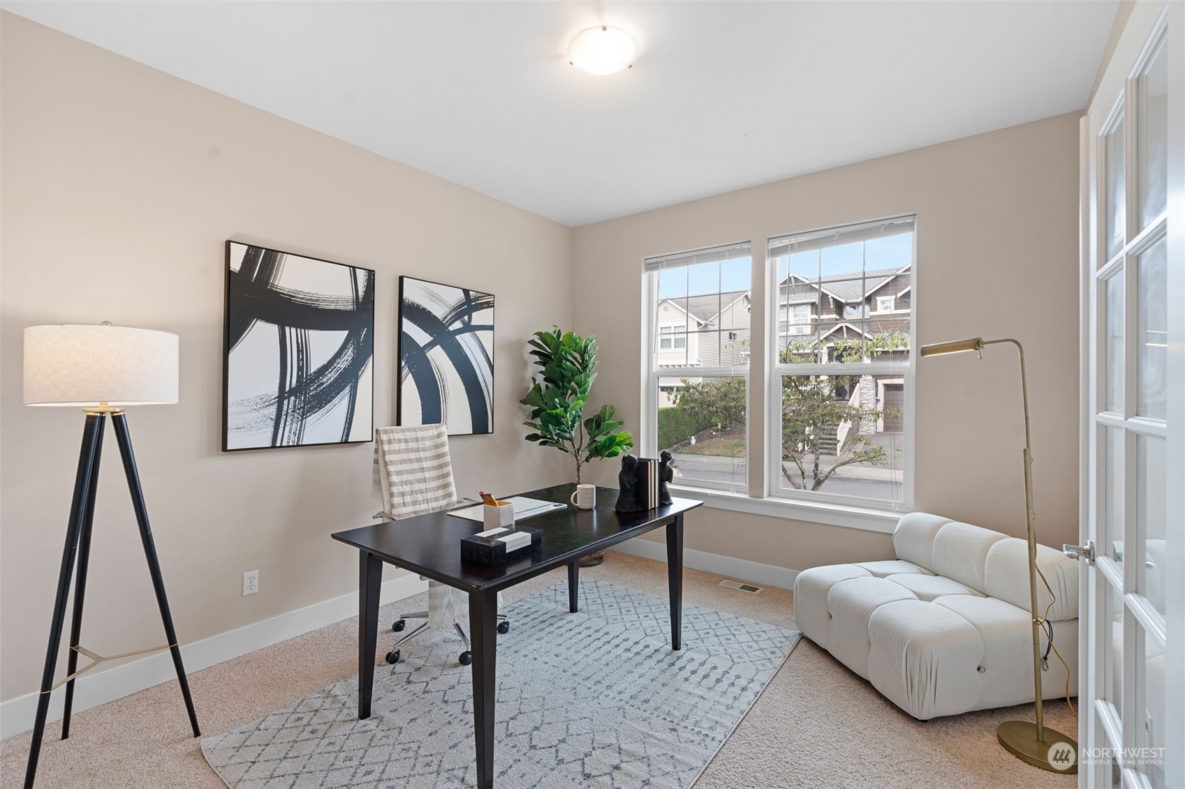 906 Jericho Place Northeast Renton, WA 98059 - Photo 4 of 39 a living room with furniture and a window