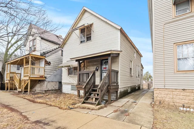 $59,999 | 2808 East 93rd Street, Chicago, IL 60617