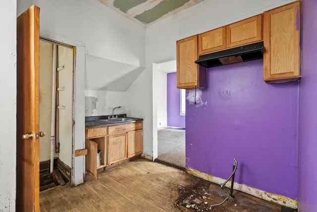 $59,999 | 2808 East 93rd Street, Chicago, IL 60617