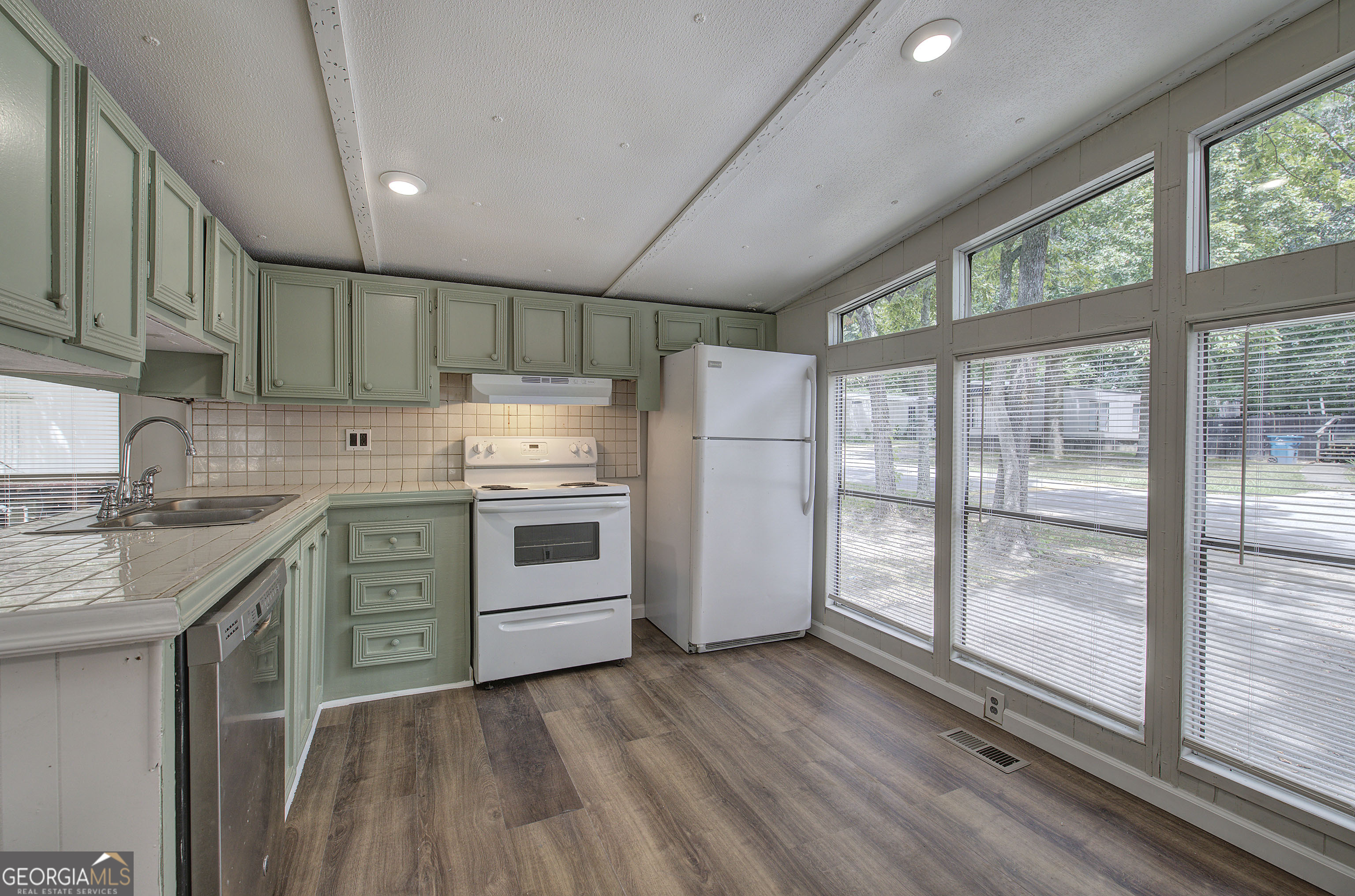 264 East Big Indian Trail Northeast Rome, GA 30165 - Photo 15 of 31 a kitchen with a stove a sink and a refrigerator