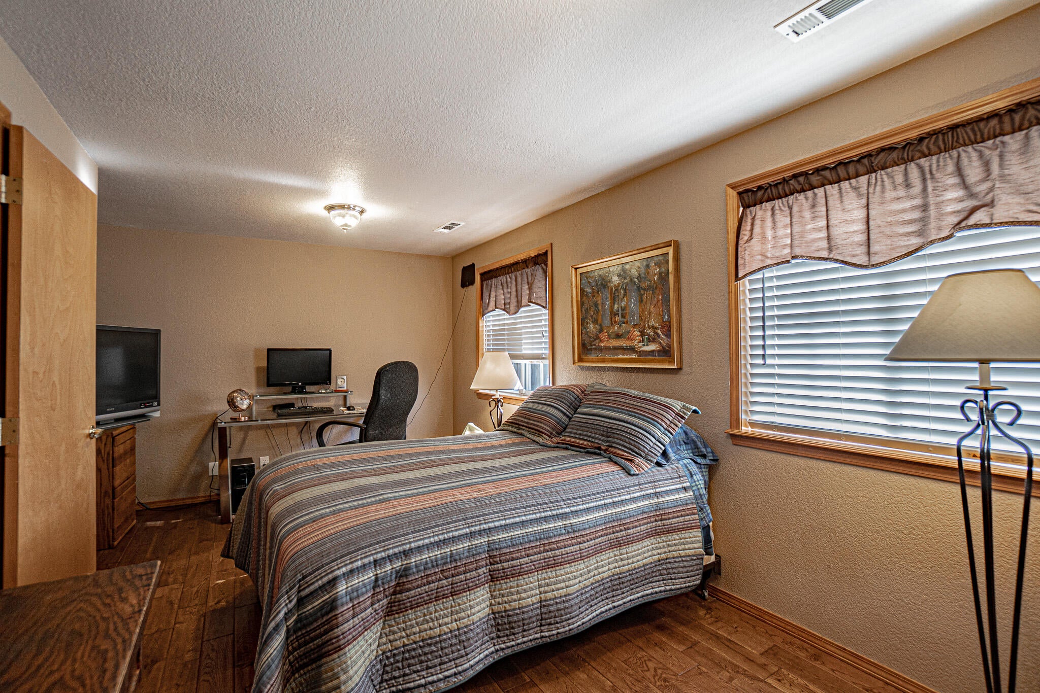 915 Amanda Way Central Point, OR 97502 - Photo 13 of 36 DSC02524-HDR