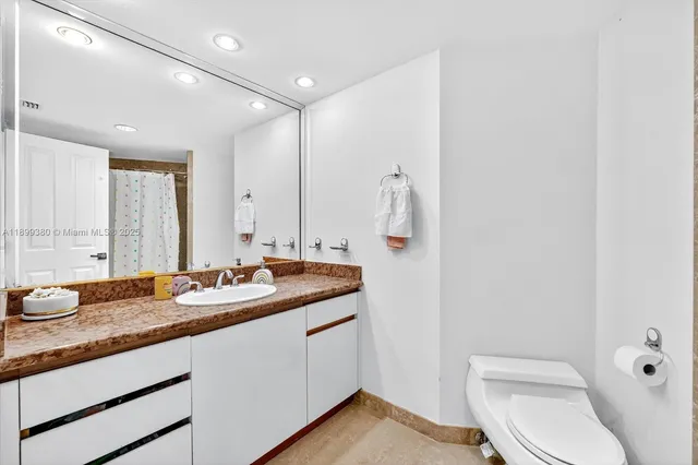 $14,000 | 2127 Brickell Avenue, Unit 2005, Miami, FL 33129