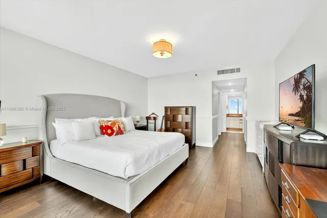 $14,000 | 2127 Brickell Avenue, Unit 2005, Miami, FL 33129