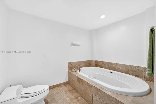 $14,000 | 2127 Brickell Avenue, Unit 2005, Miami, FL 33129