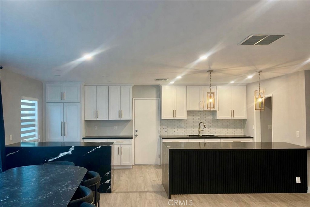 22020 Viscanio Road Woodland Hills, CA 91364 - Photo 12 of 18