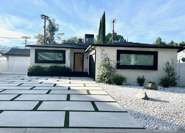 22020 Viscanio Road Woodland Hills, CA 91364 - Photo 2 of 18