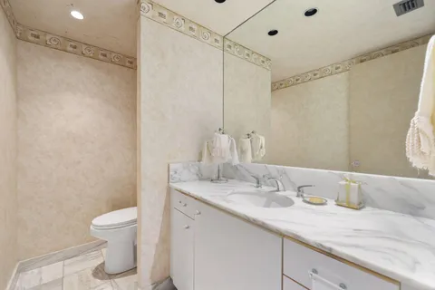 $1,895,000 | 5500 Collins Avenue, Unit 1401, Miami Beach, FL 33140