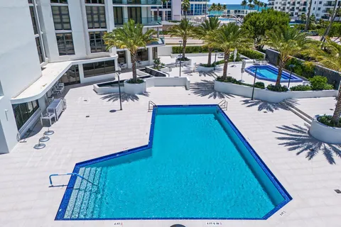 $1,895,000 | 5500 Collins Avenue, Unit 1401, Miami Beach, FL 33140