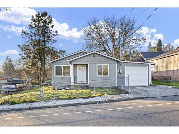 $355,000 | 380 Northwest Cary Street, Winston, OR 97496