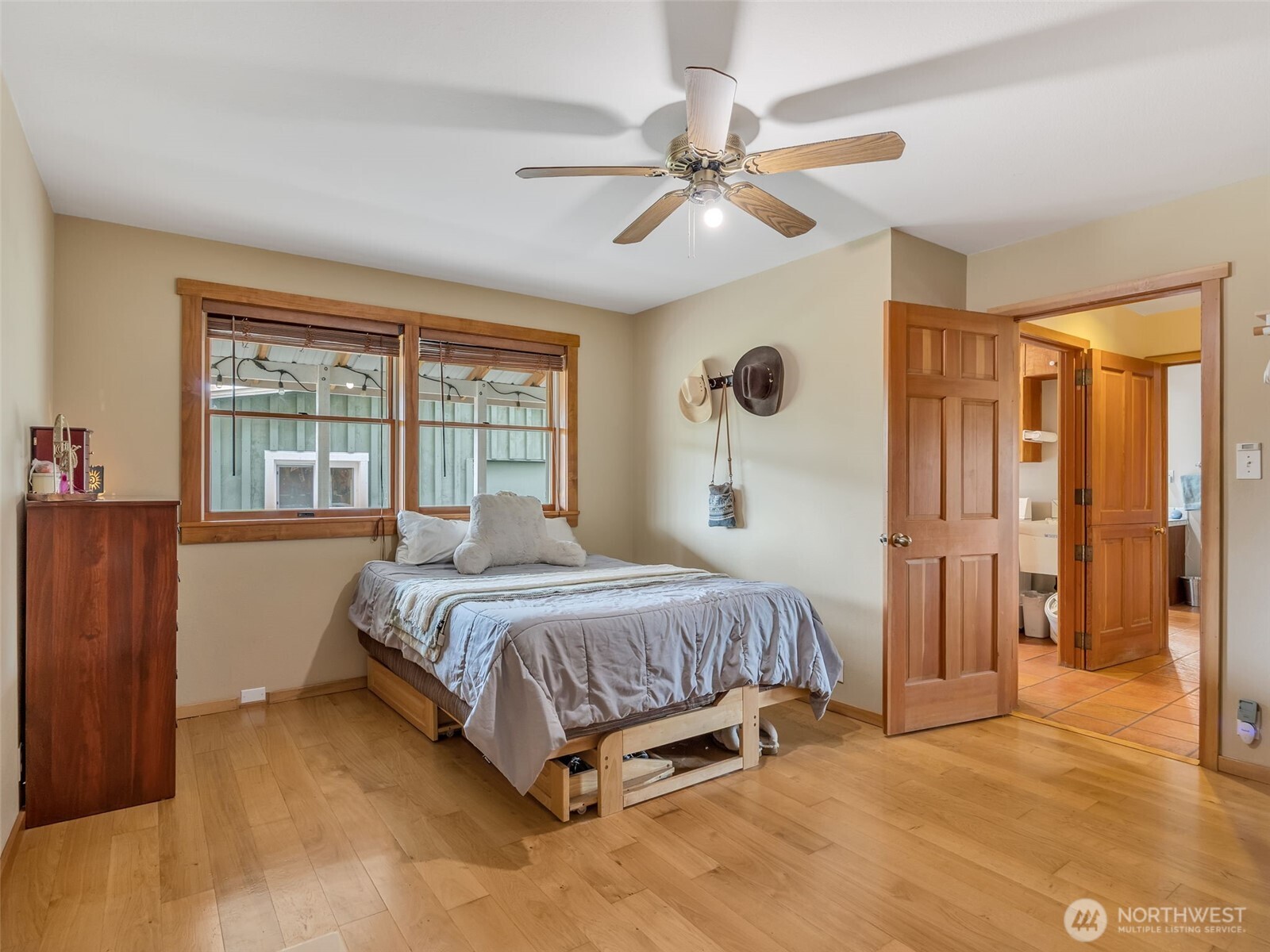 20003 Sandridge Road Long Beach, WA 98631 - Photo 20 of 39 a spacious bedroom with a large bed and a chandelier