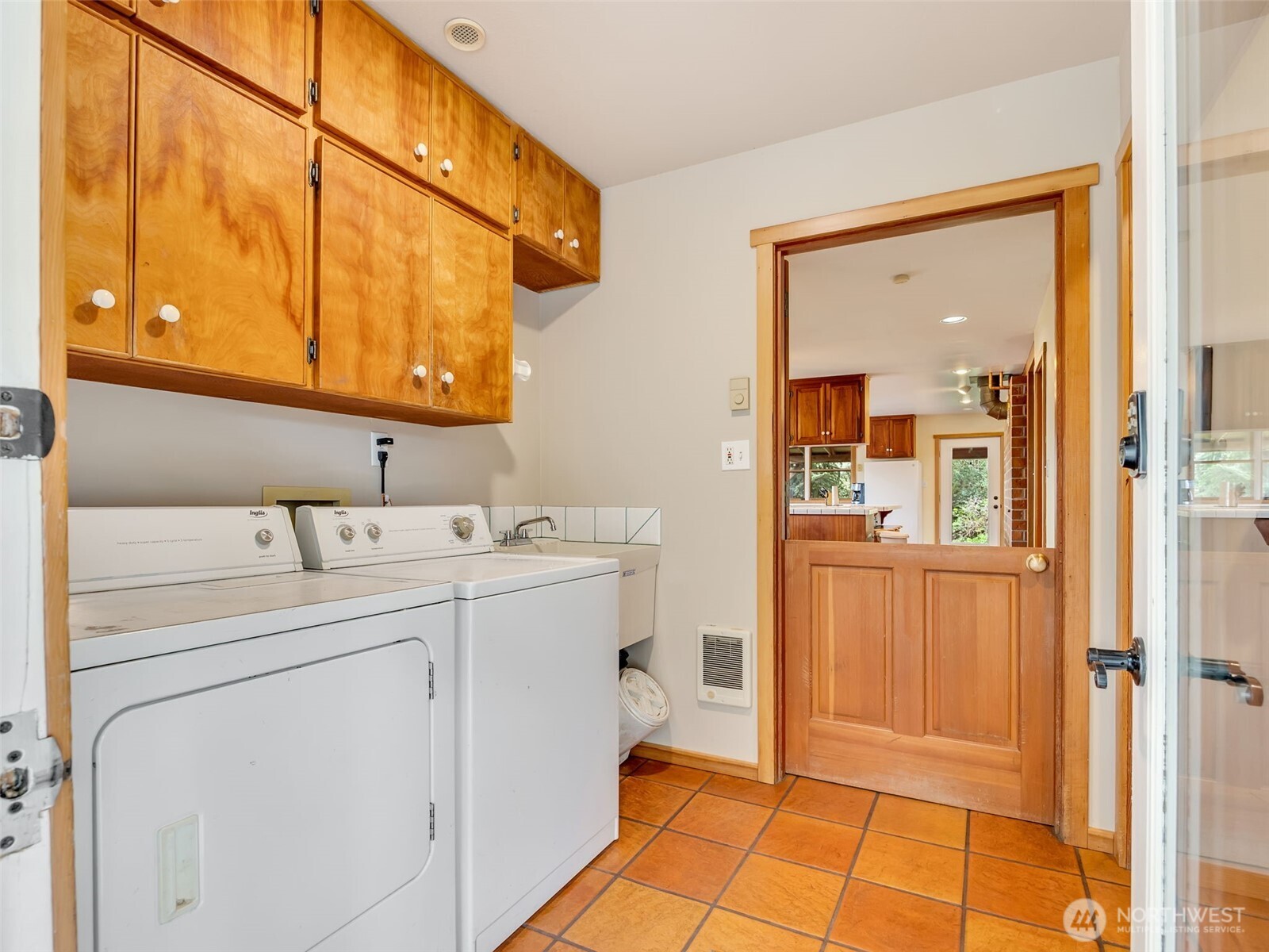 20003 Sandridge Road Long Beach, WA 98631 - Photo 24 of 39 a utility room with dryer and washer