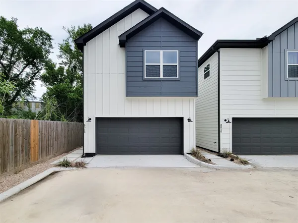 $2,100 | 8014 Huntington Springs Lane, Houston, TX 77093