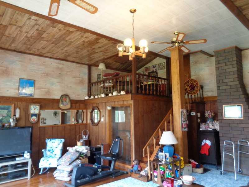 39 Baldwin Road Greenville, PA 16125 - Photo 8 of 20 Den/Family/Great Room.