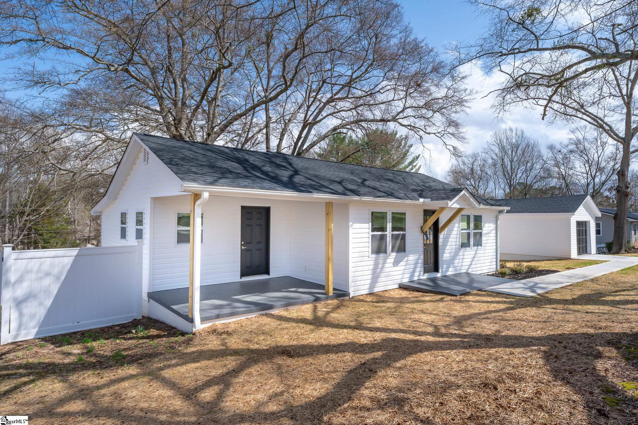 509 South Bomar Avenue Landrum, SC 29356 - Photo 4 of 23