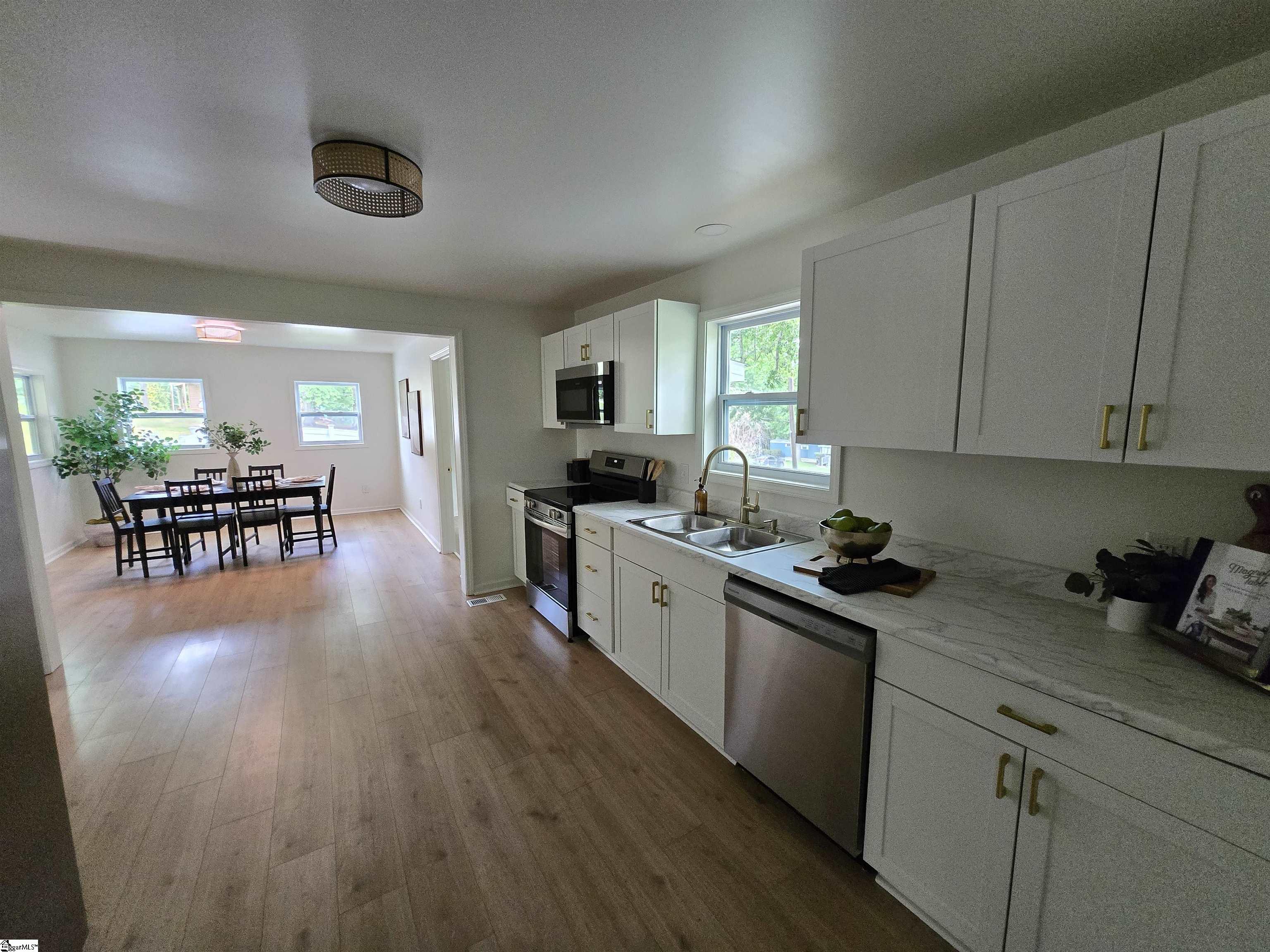 509 South Bomar Avenue Landrum, SC 29356 - Photo 8 of 23