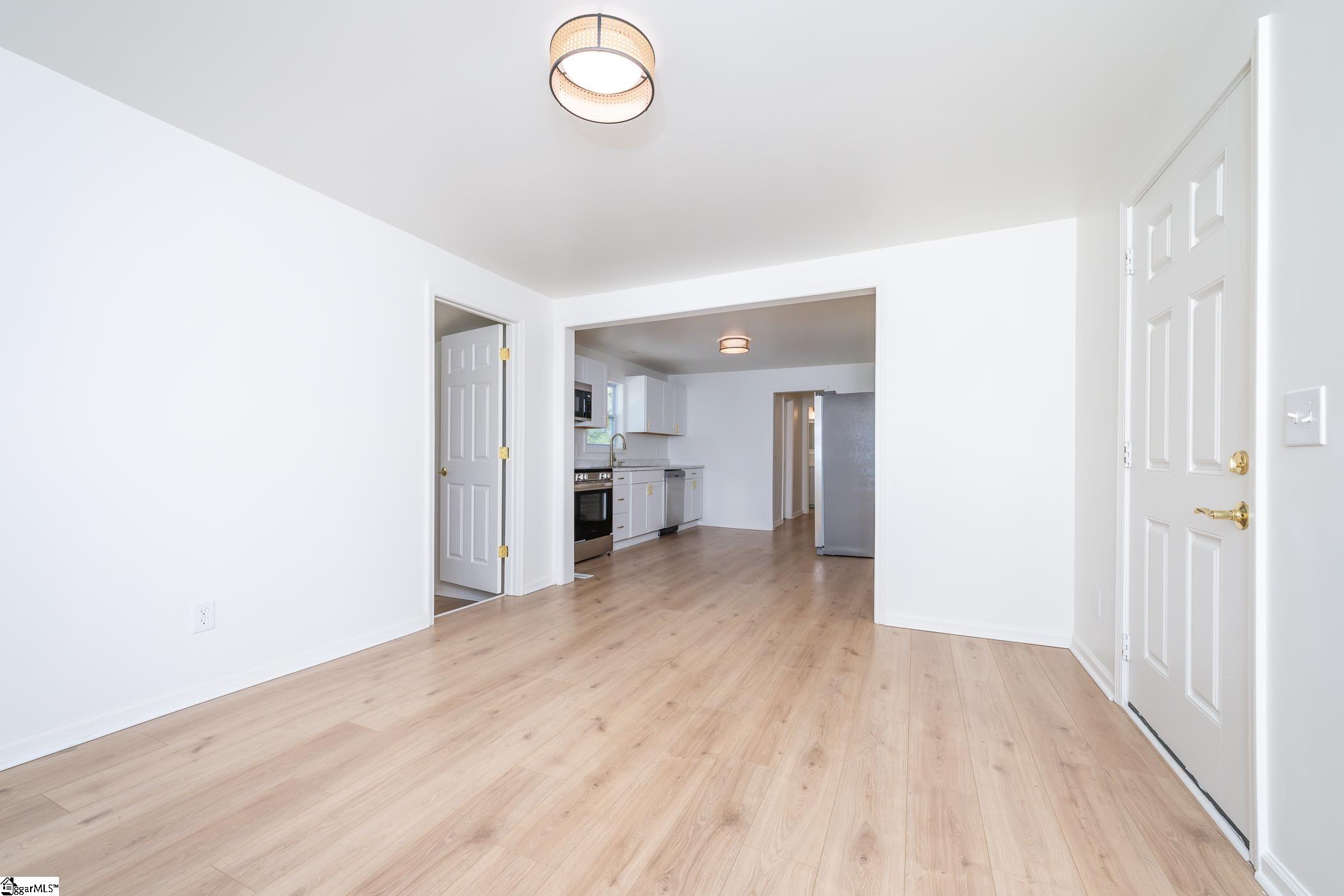 509 South Bomar Avenue Landrum, SC 29356 - Photo 9 of 23