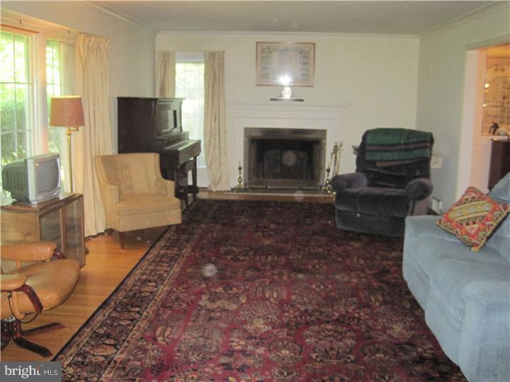 21 Williams Road Haverford, PA 19041 - Photo 10 of 23 Living Room