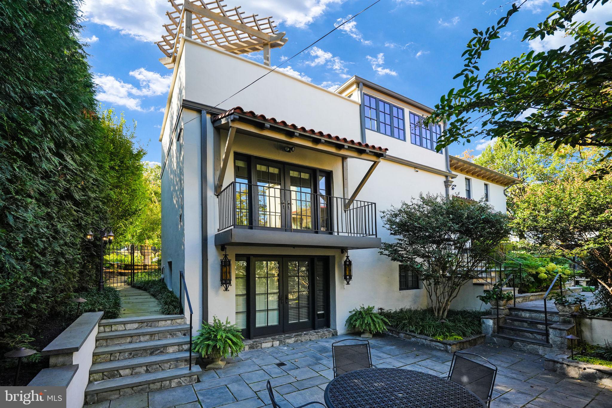 2733 35th Street Northwest Washington, DC 20007 - Photo 50 of 61 Spectacular gardens