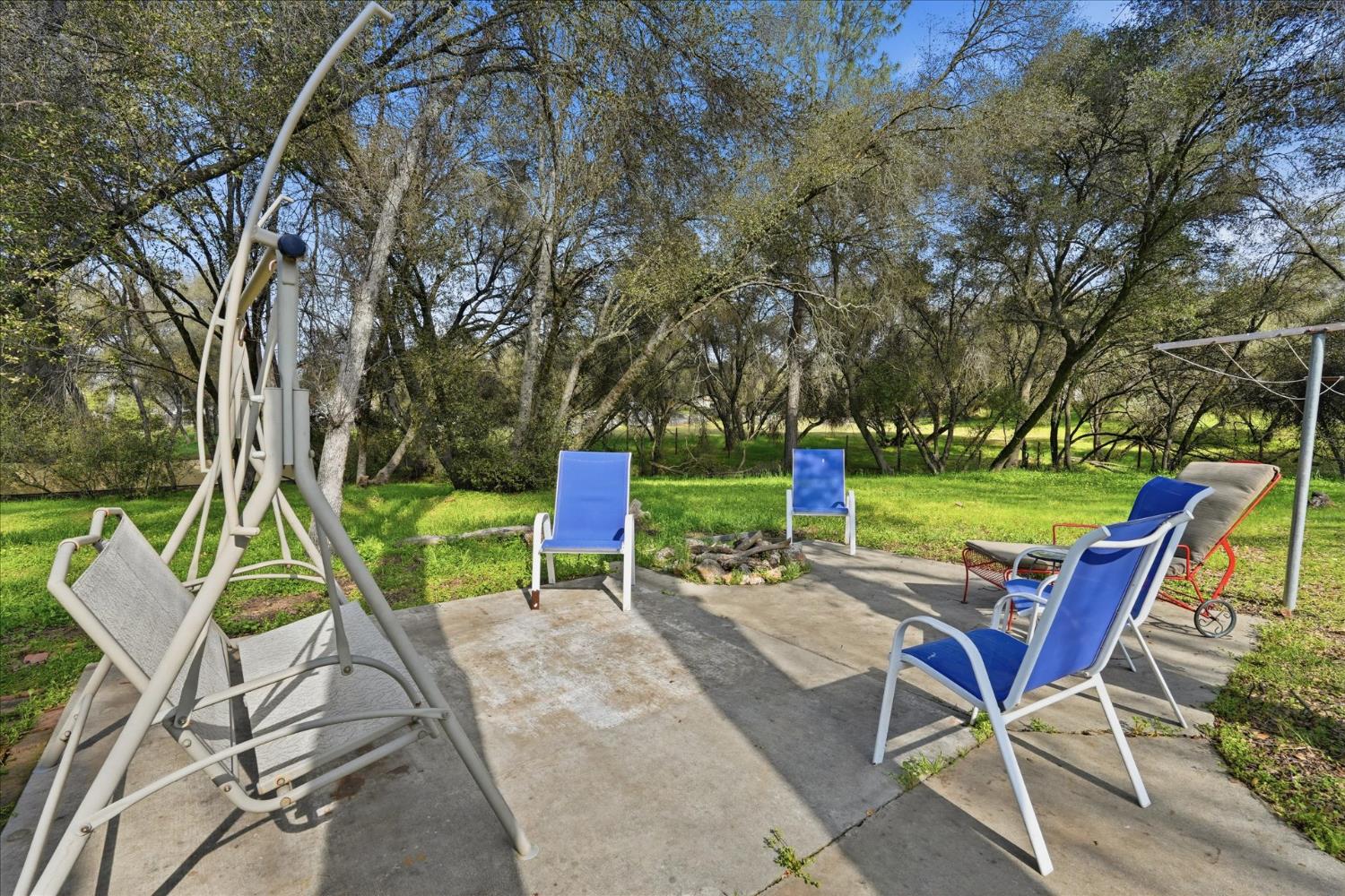 31325 Delaware Road Coarsegold, CA 93614 - Photo 14 of 39 a view of a chairs and table in the backyard