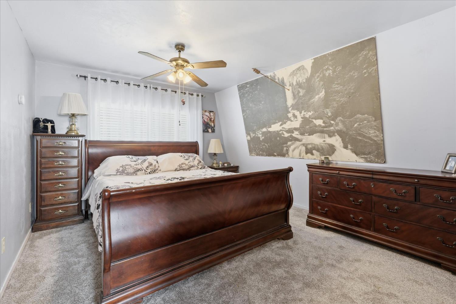 31325 Delaware Road Coarsegold, CA 93614 - Photo 33 of 39 a bedroom with a bed and a dresser