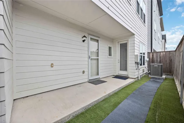 $3,400 | 10919 Grove Tree Lane, Houston, TX 77043