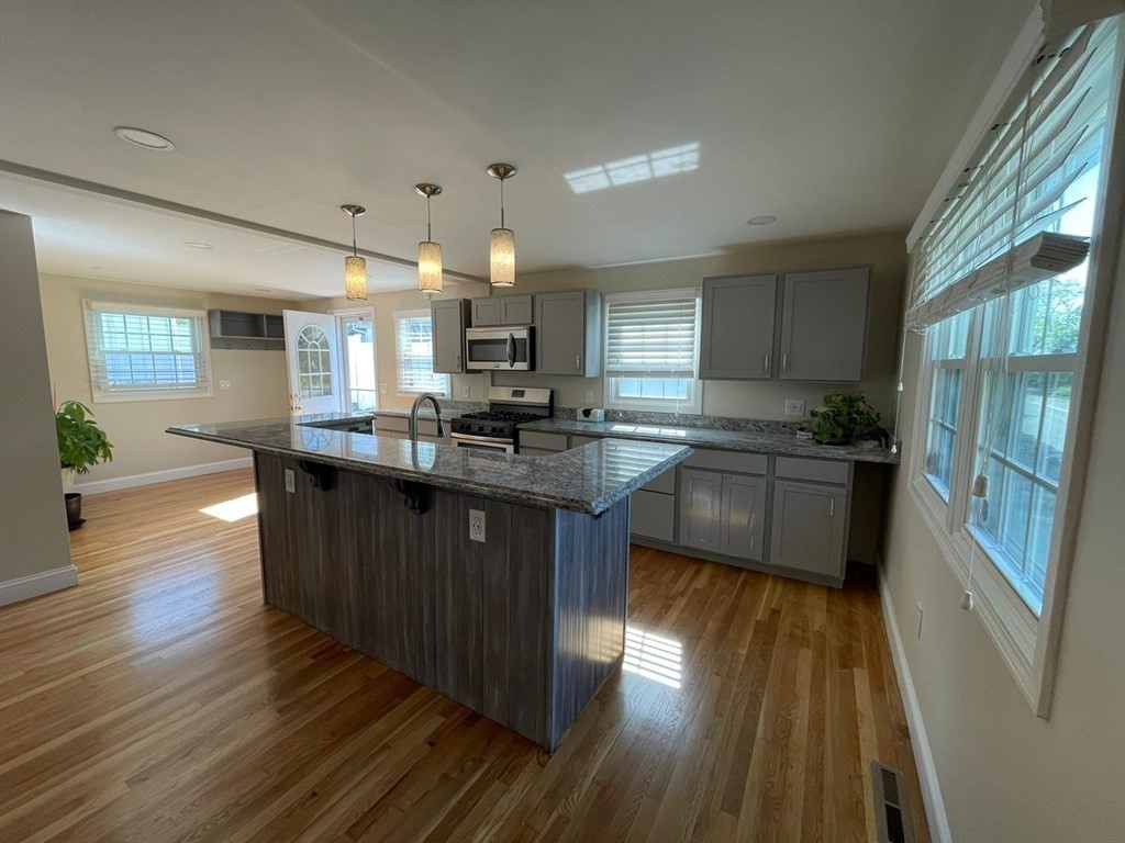 217 Cedar Brook Road Lynn, MA 01904 - Photo 3 of 32