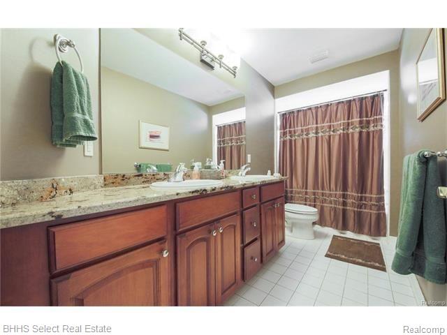 48391 Inveraray Road Canton, MI 48188 - Photo 29 of 41 GetMedia (27).jpg