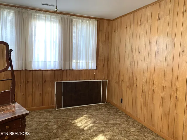 $325,000 | 107 Woodlawn Drive, Kingston, TN 37763