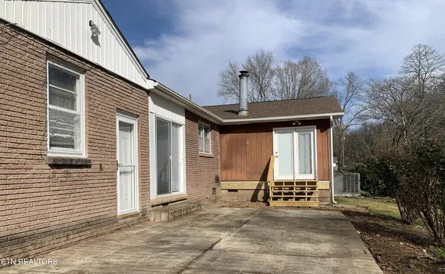 $325,000 | 107 Woodlawn Drive, Kingston, TN 37763