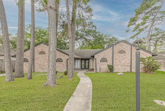 $2,300 | 16911 Summit Oaks Lane, Spring, TX 77379