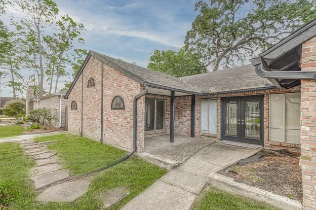 $2,300 | 16911 Summit Oaks Lane, Spring, TX 77379