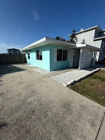 $1,900 | 185 175th Terrace Drive East, Redington Shores, FL 33708