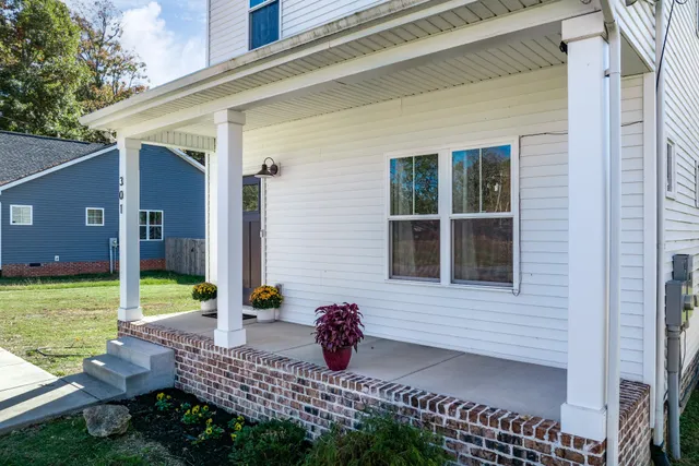 a view of an house with backyard porch and furniture
