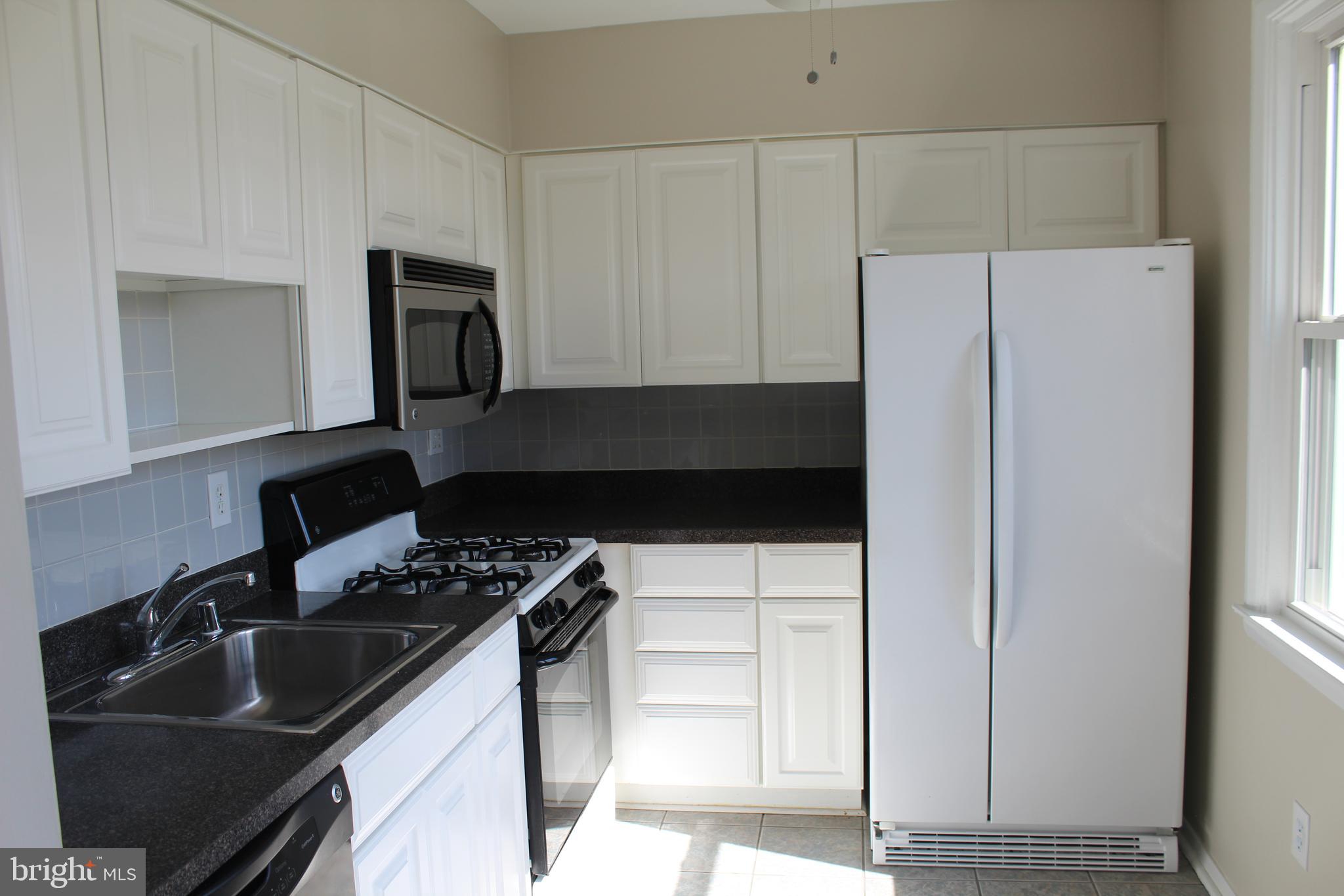 202 Cove Road Essex, MD 21221 - Photo 3 of 11 Gallery Image 3