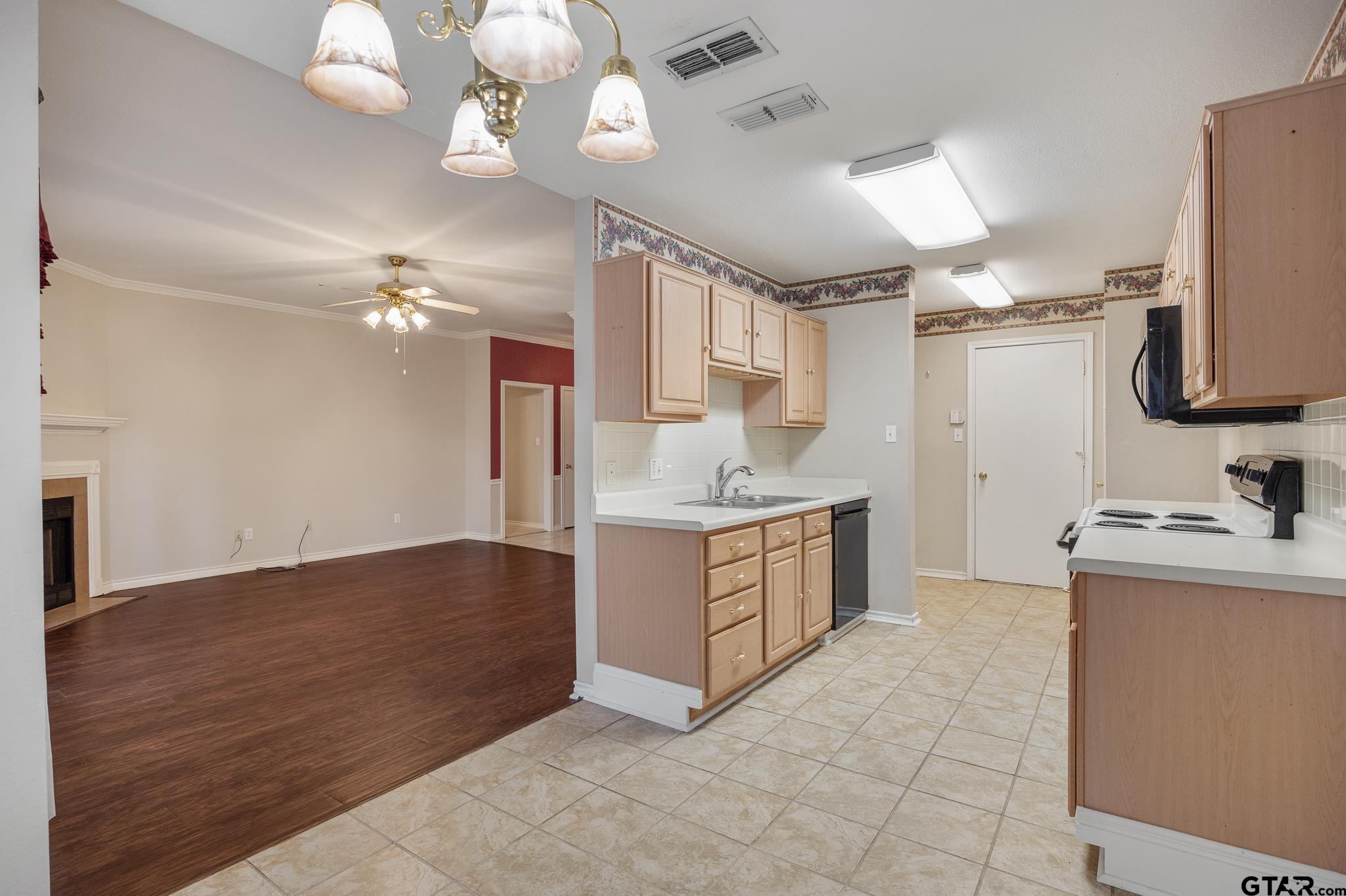 1202 Rice Road, Unit 112 Tyler, TX 75703 - Photo 9 of 26