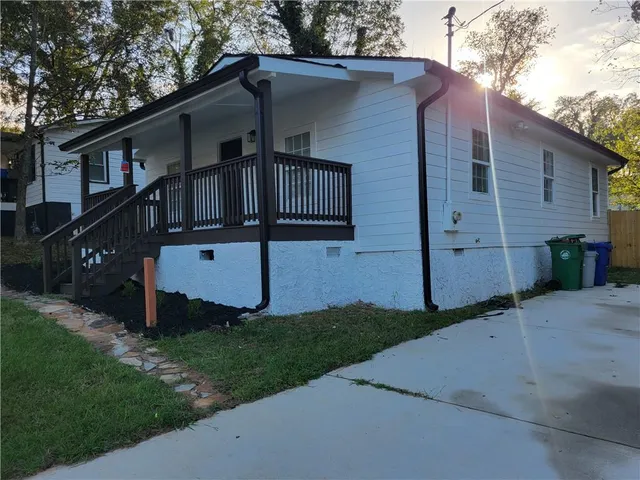 a view of a back yard of the house