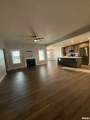 $2,550 | 4519 Castle Pines Drive, Springfield, IL 62711