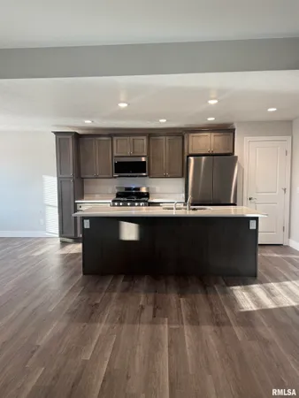 $2,600 | 4519 Castle Pines Drive, Springfield, IL 62711