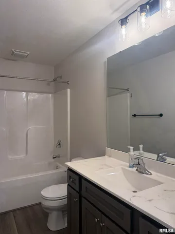 $2,550 | 4519 Castle Pines Drive, Springfield, IL 62711