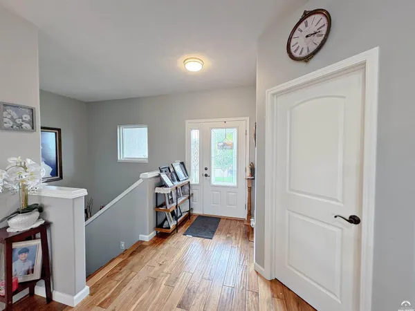 $479,000 | 216 Kisiwa Village Road, Hutchinson, KS 67502
