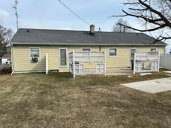 $259,900 | 2221 Mayflower Avenue, Sheboygan, WI 53083